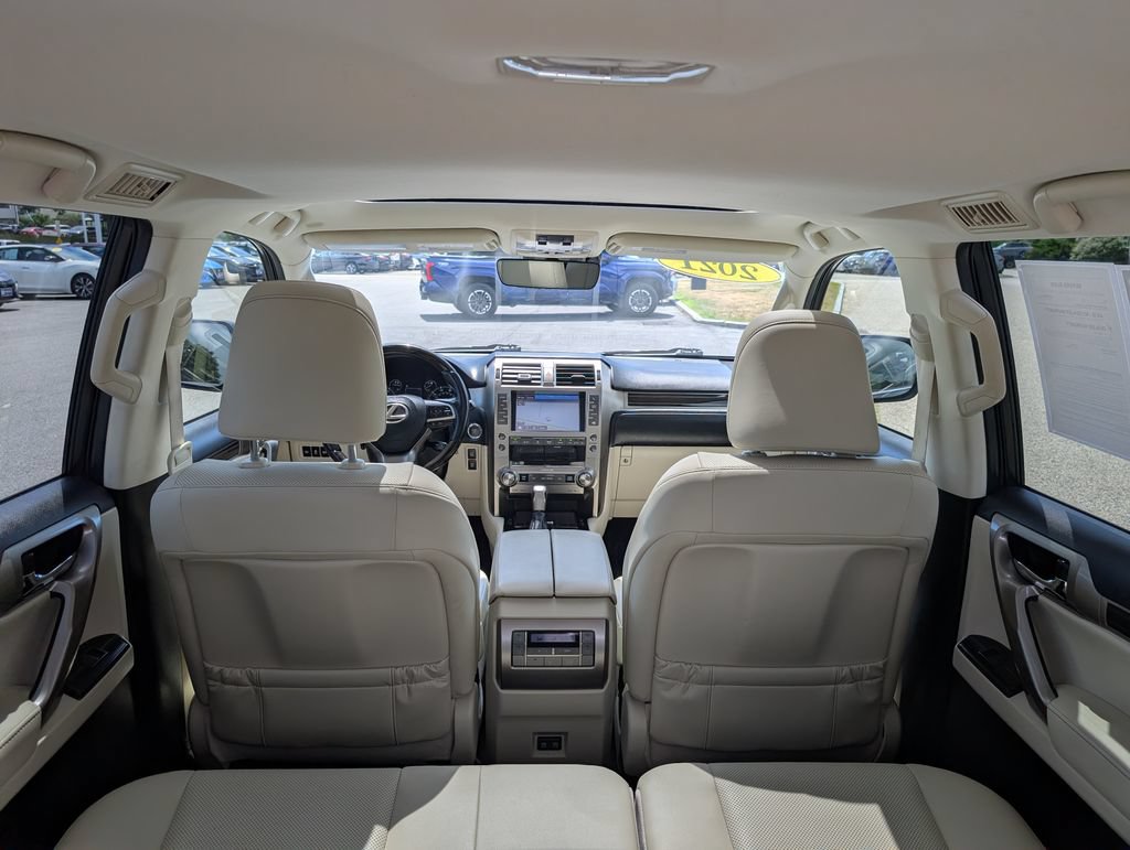 Used 2021 Lexus GX 460 Premium w/ Premium Package AWD/4WD image 15