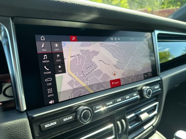 Used 2020 Porsche Macan AWD/4WD image 22