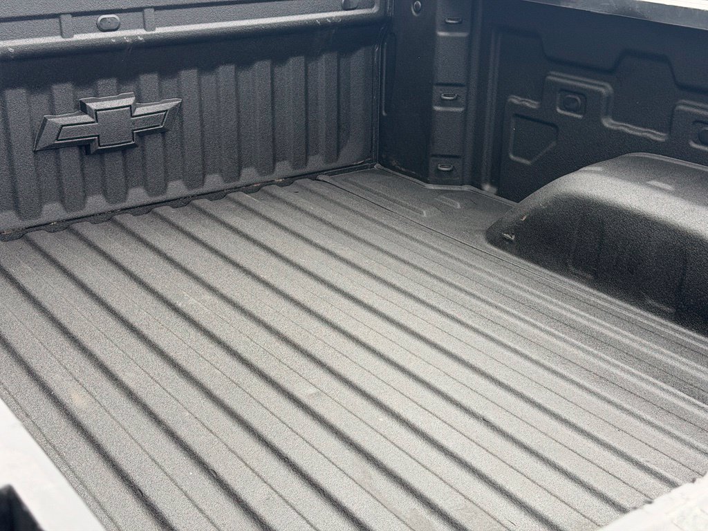 Used 2023 Chevrolet Silverado 1500 LT AWD/4WD image 9