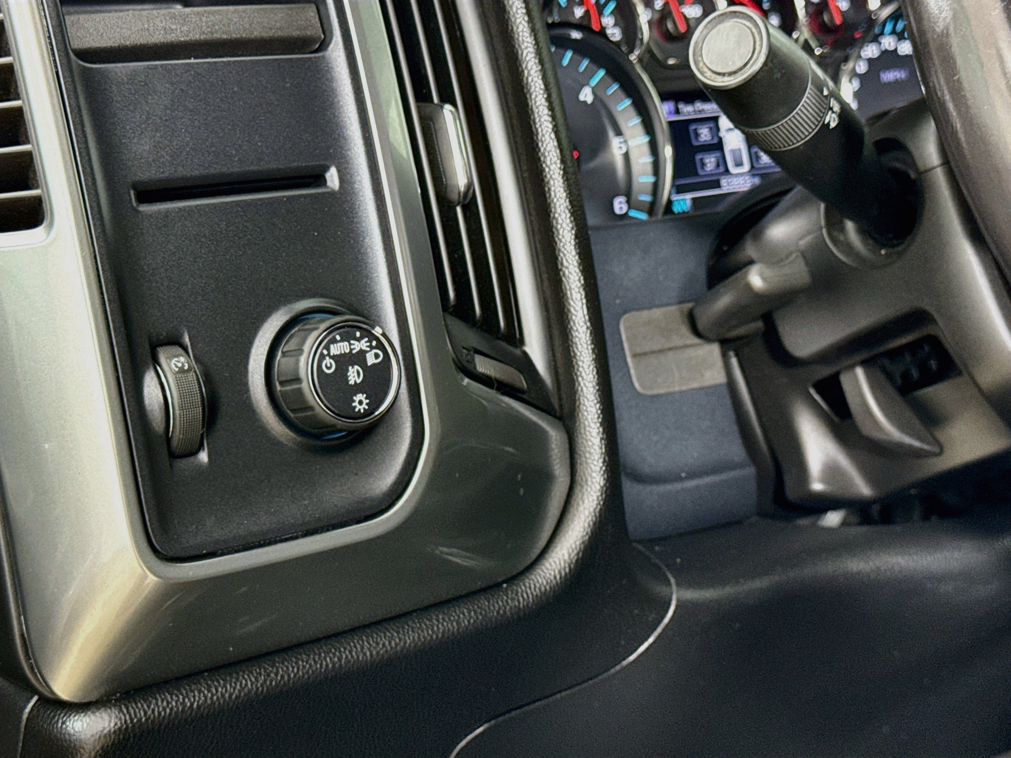 Used 2018 Chevrolet Silverado 1500 LT w/ All Star Edition RWD image 12