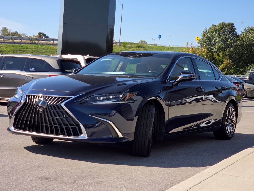 Certified 2025 Lexus ES 300h Ultra Luxury FWD image 24