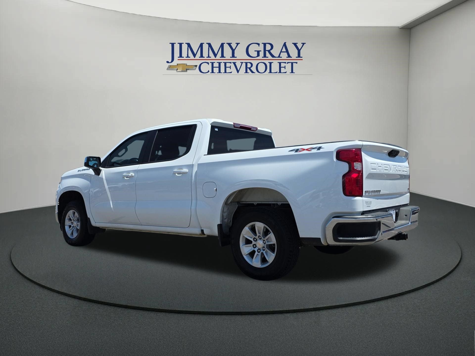 Used 2025 Chevrolet Silverado 1500 LT AWD/4WD image 3