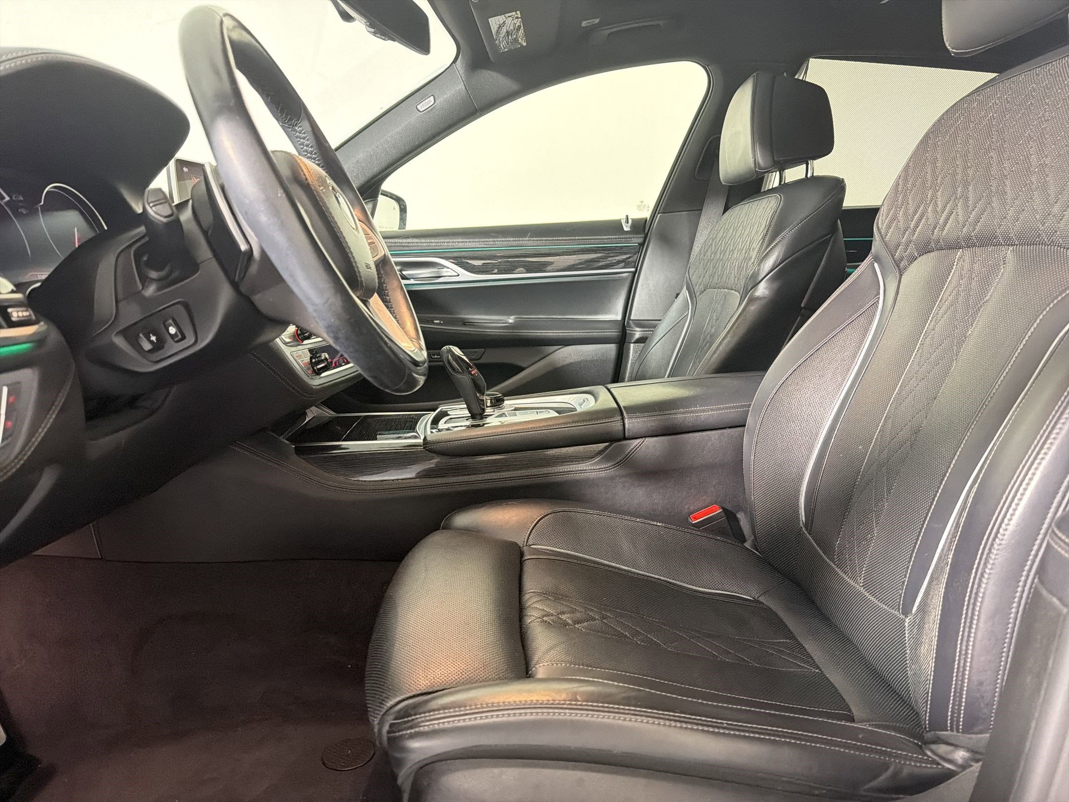 Used 2019 BMW 750i w/ Executive Package RWD image 5