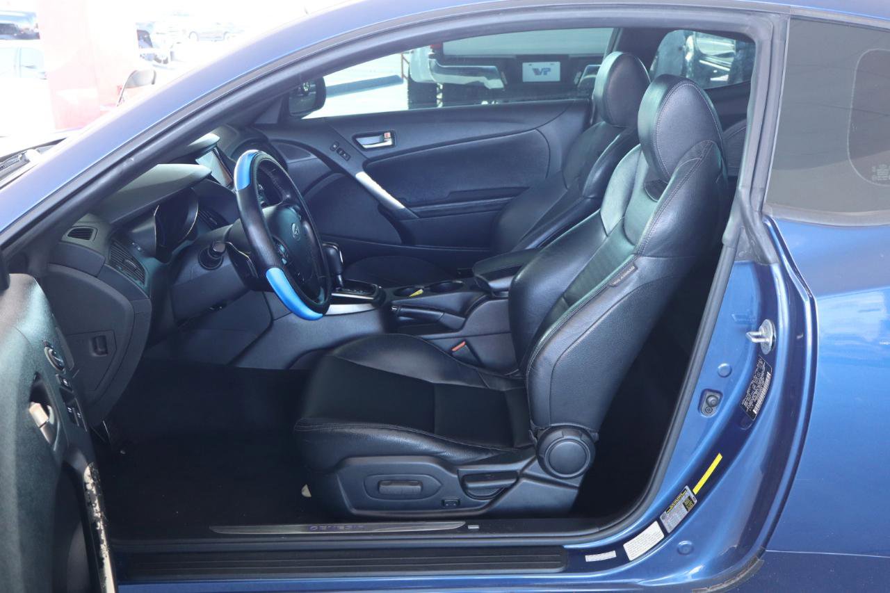 Used 2015 Hyundai Genesis 3.8 image 12