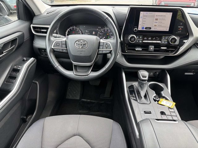 Certified 2025 Toyota Highlander LE FWD image 23