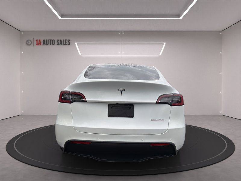 Used 2021 Tesla Model Y Performance image 4