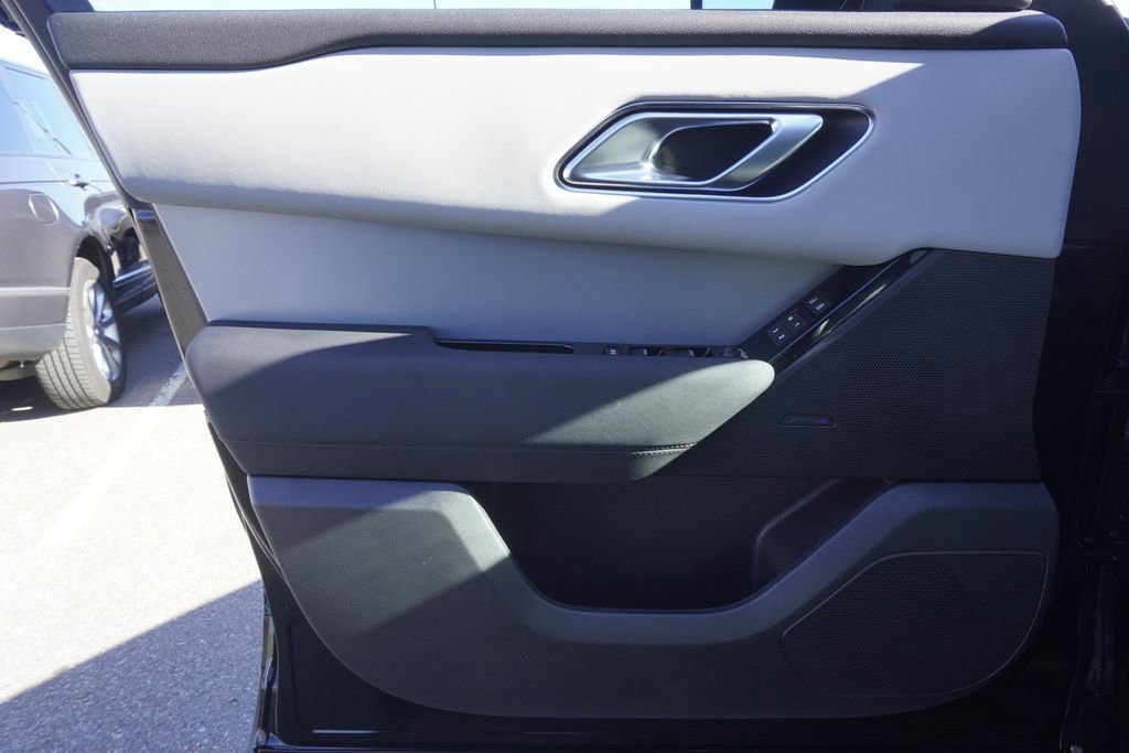 Used 2025 Land Rover Range Rover Velar S image 17