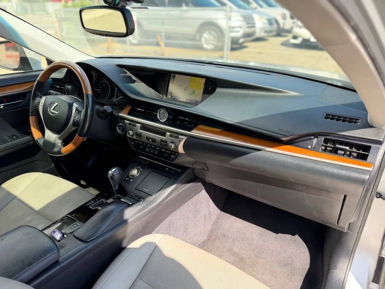 Used 2014 Lexus ES 300h w/ Premium Package w/Bamboo Trim FWD image 38