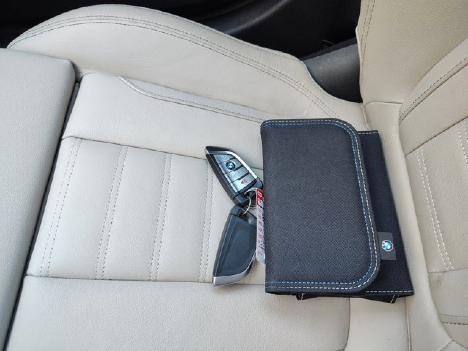 Used 2023 BMW i4 eDrive35 image 22