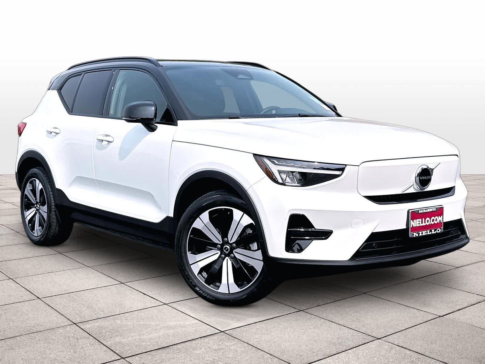 Used 2023 Volvo XC40 Recharge Core w/ Protection Package Premier AWD/4WD image 2