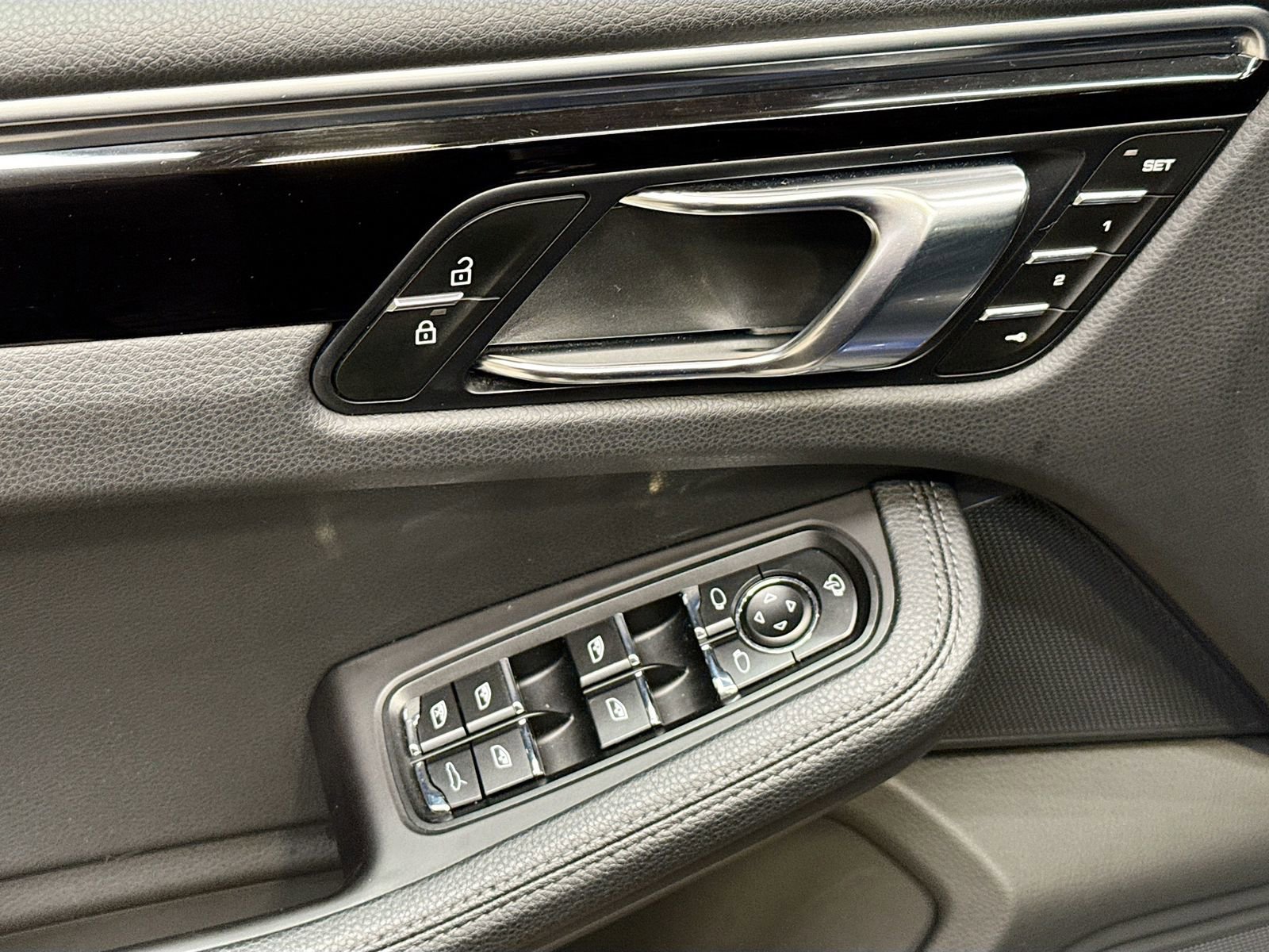 Used 2024 Porsche Macan image 19