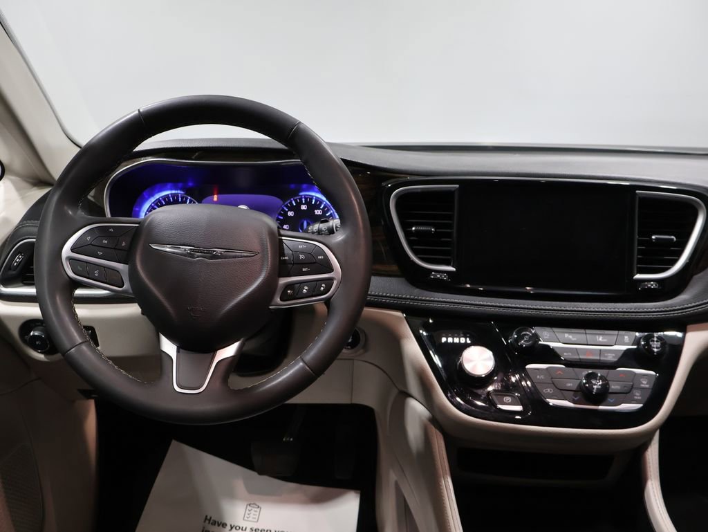 Certified 2023 Chrysler Pacifica Limited image 18