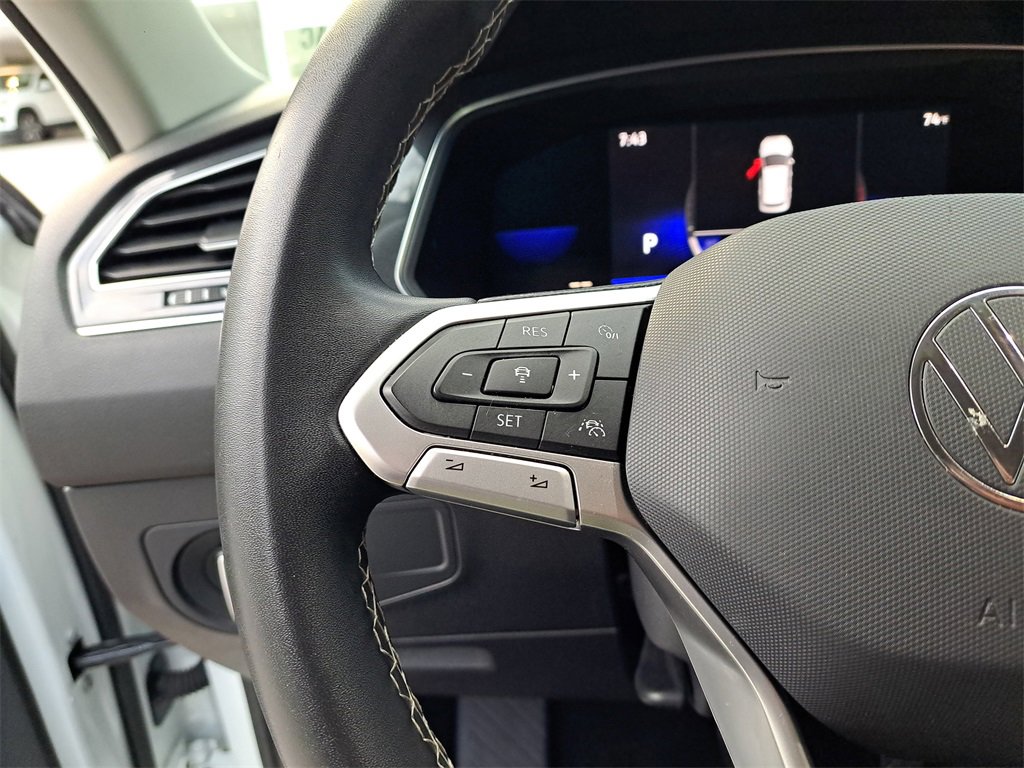 Used 2022 Volkswagen Tiguan SE image 17