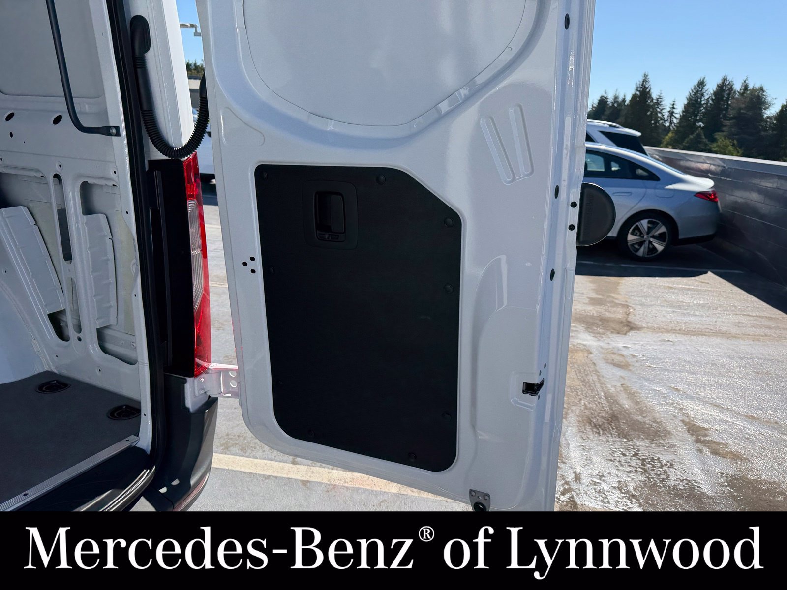 Used 2025 Mercedes-Benz Sprinter 2500 image 11
