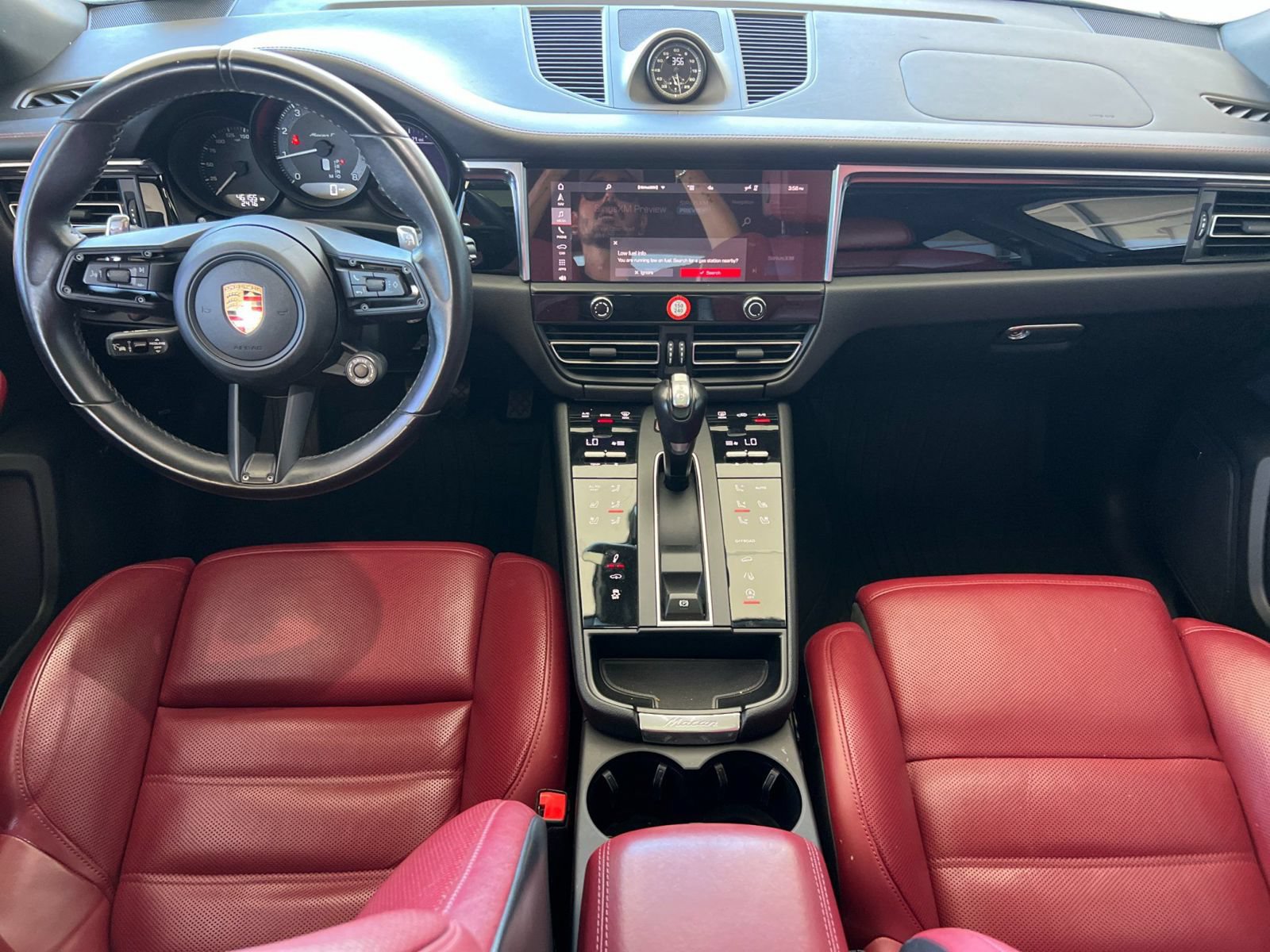 Certified 2023 Porsche Macan Turbo AWD/4WD image 6
