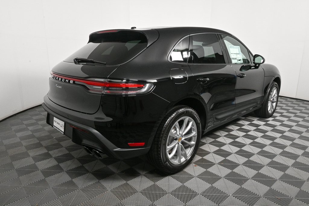 Certified 2025 Porsche Macan image 28