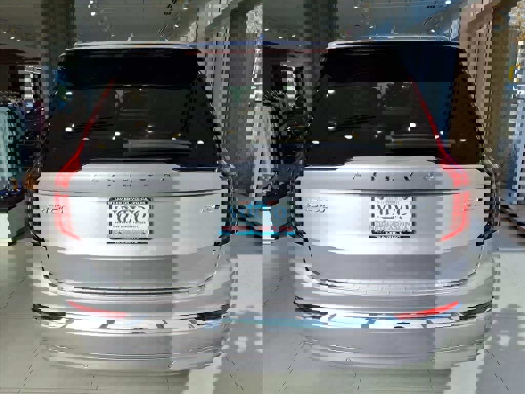 New 2026 Volvo XC90 B6 Plus w/ Protection Package Premier image 5