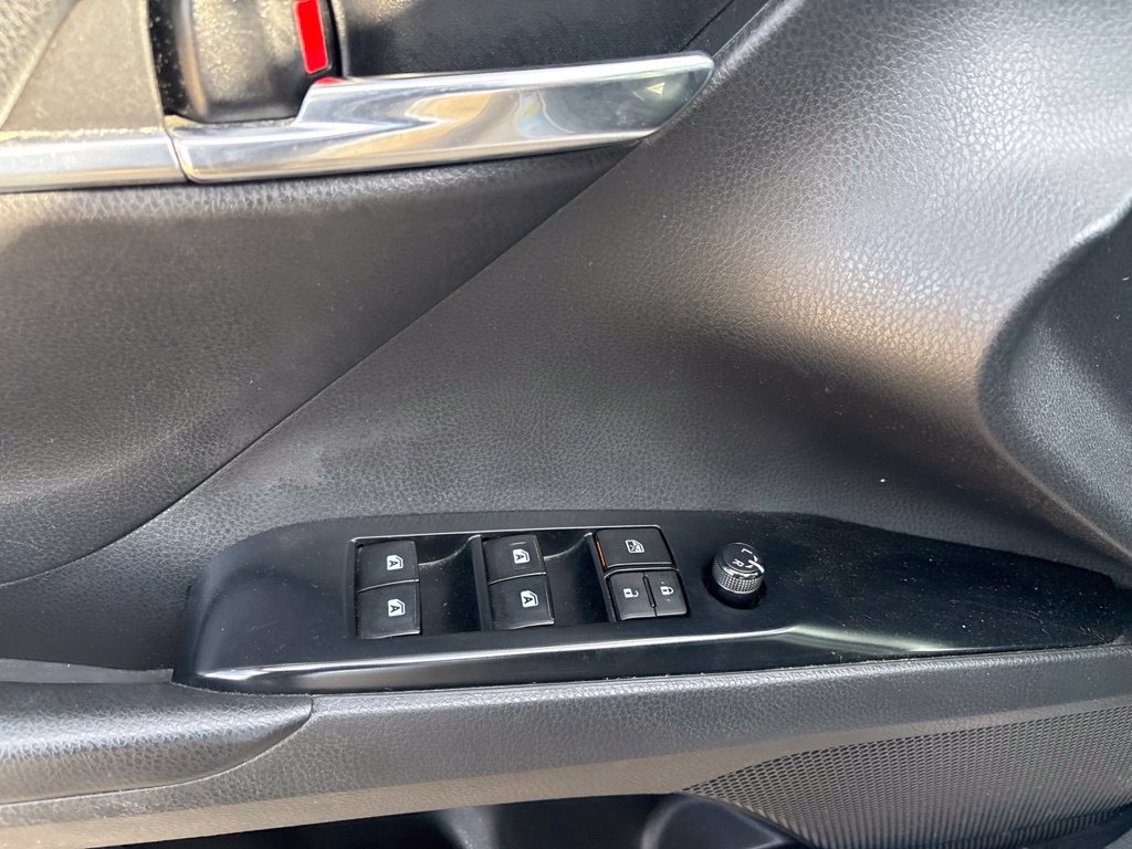 Used 2020 Toyota Camry SE FWD image 12
