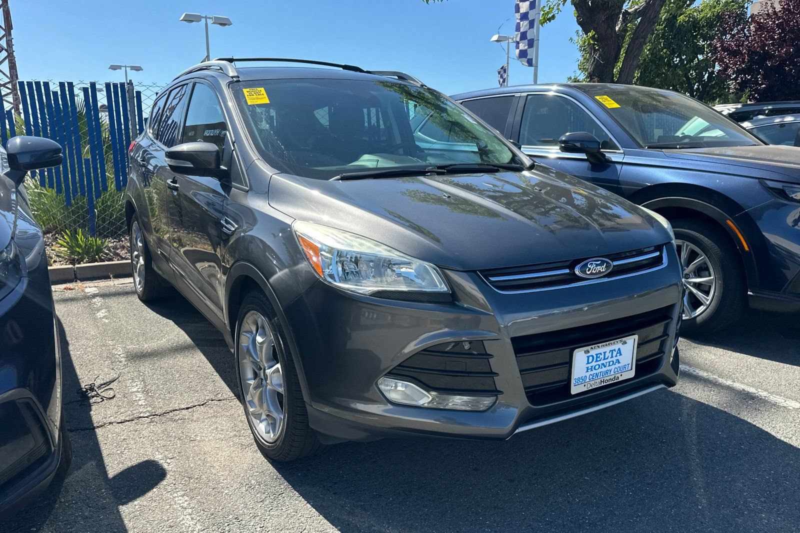 Used 2015 Ford Escape Titanium FWD image 2