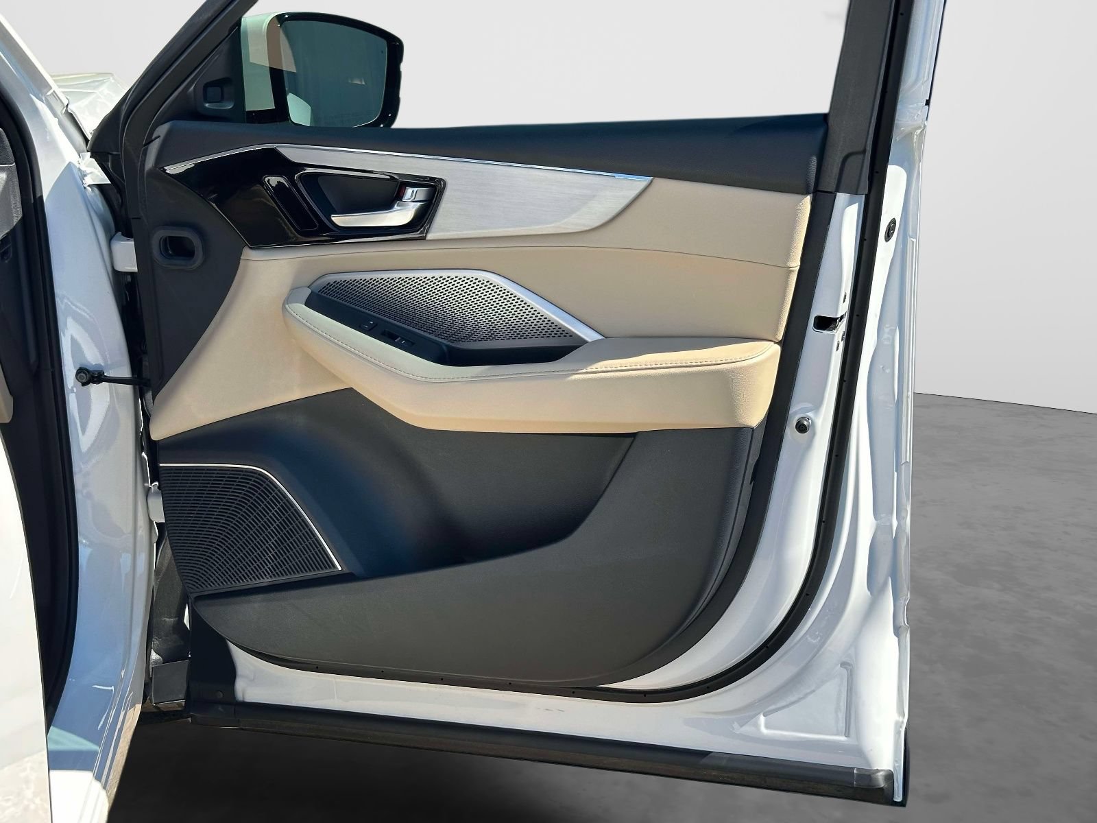 Certified 2025 Acura MDX SH-AWD image 9