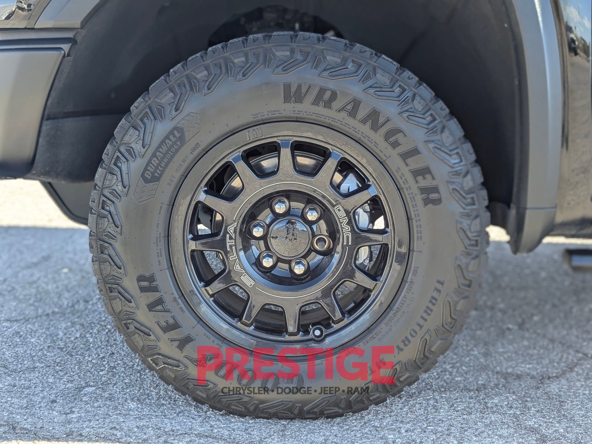 Used 2023 GMC Sierra 1500 AT4X w/ AT4X AEV Edition AWD/4WD image 17