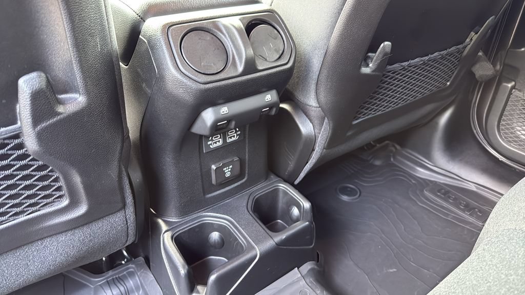 Used 2024 Jeep Wrangler Unlimited Rubicon AWD/4WD image 18