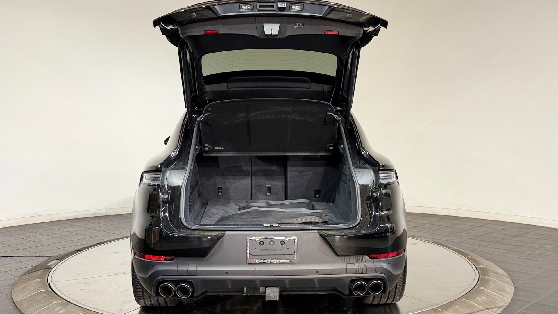 Used 2025 Porsche Cayenne Coupe image 30