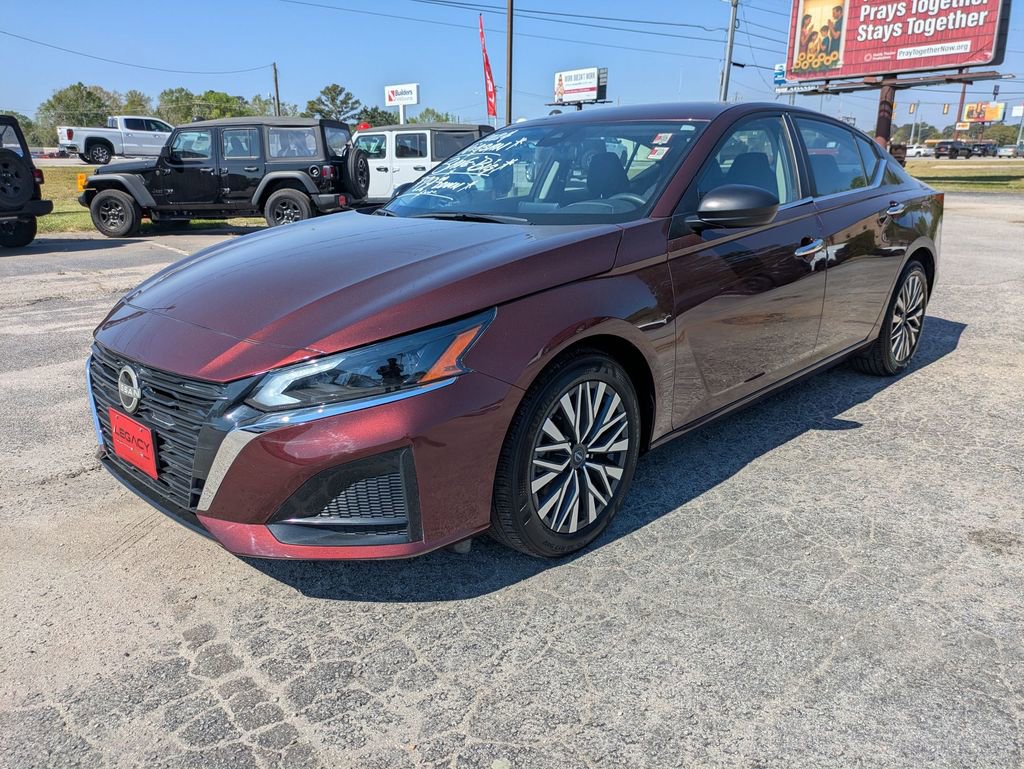 Used 2024 Nissan Altima 2.5 SV image 7