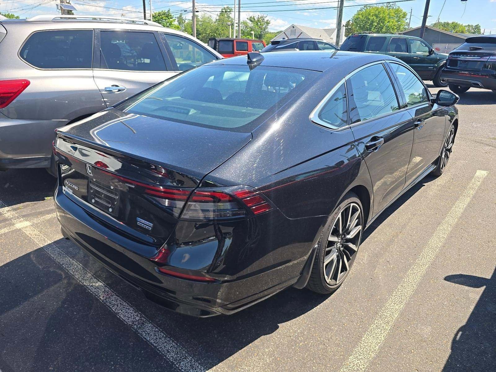 Used 2023 Honda Accord Touring image 3