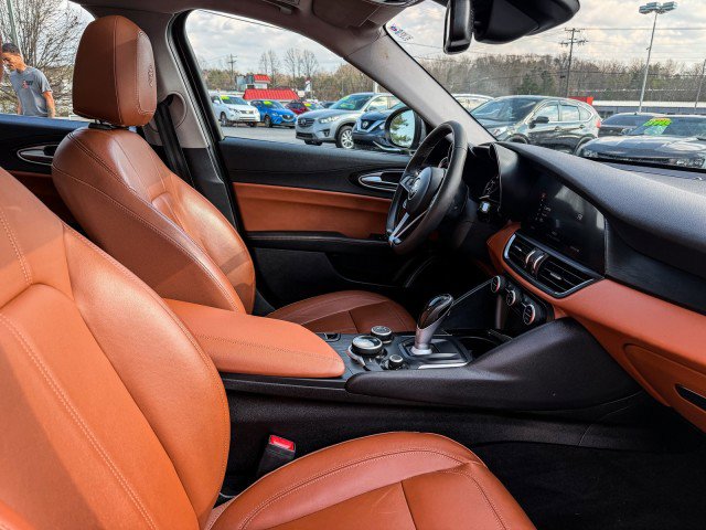 Used 2017 Alfa Romeo Giulia Sprint w/ Cold Weather Package image 15