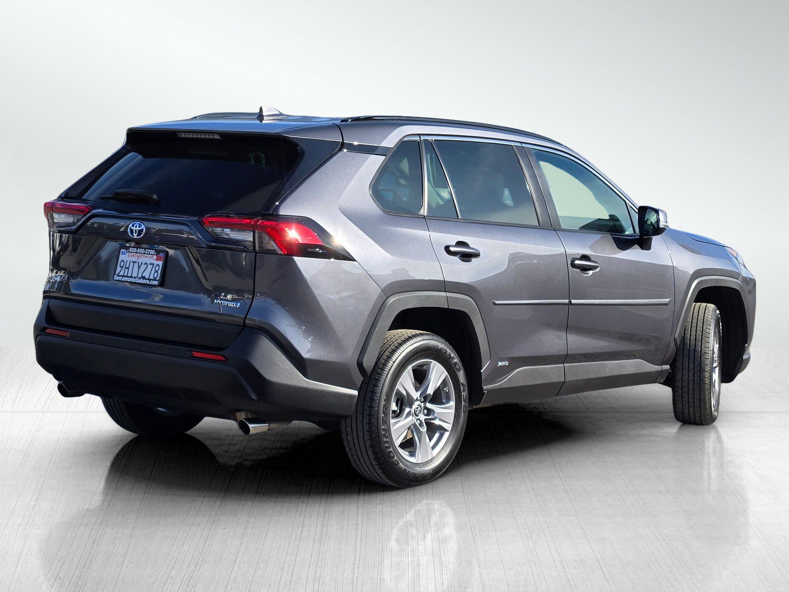 Used 2022 Toyota RAV4 LE image 4