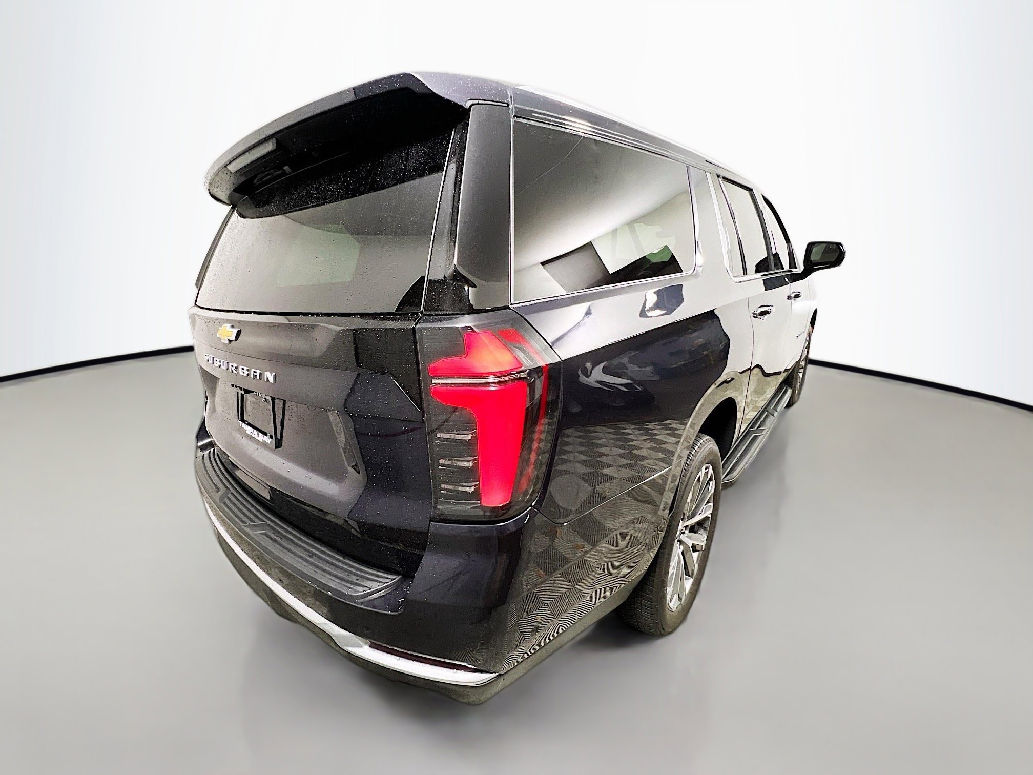 Used 2025 Chevrolet Suburban High Country image 4