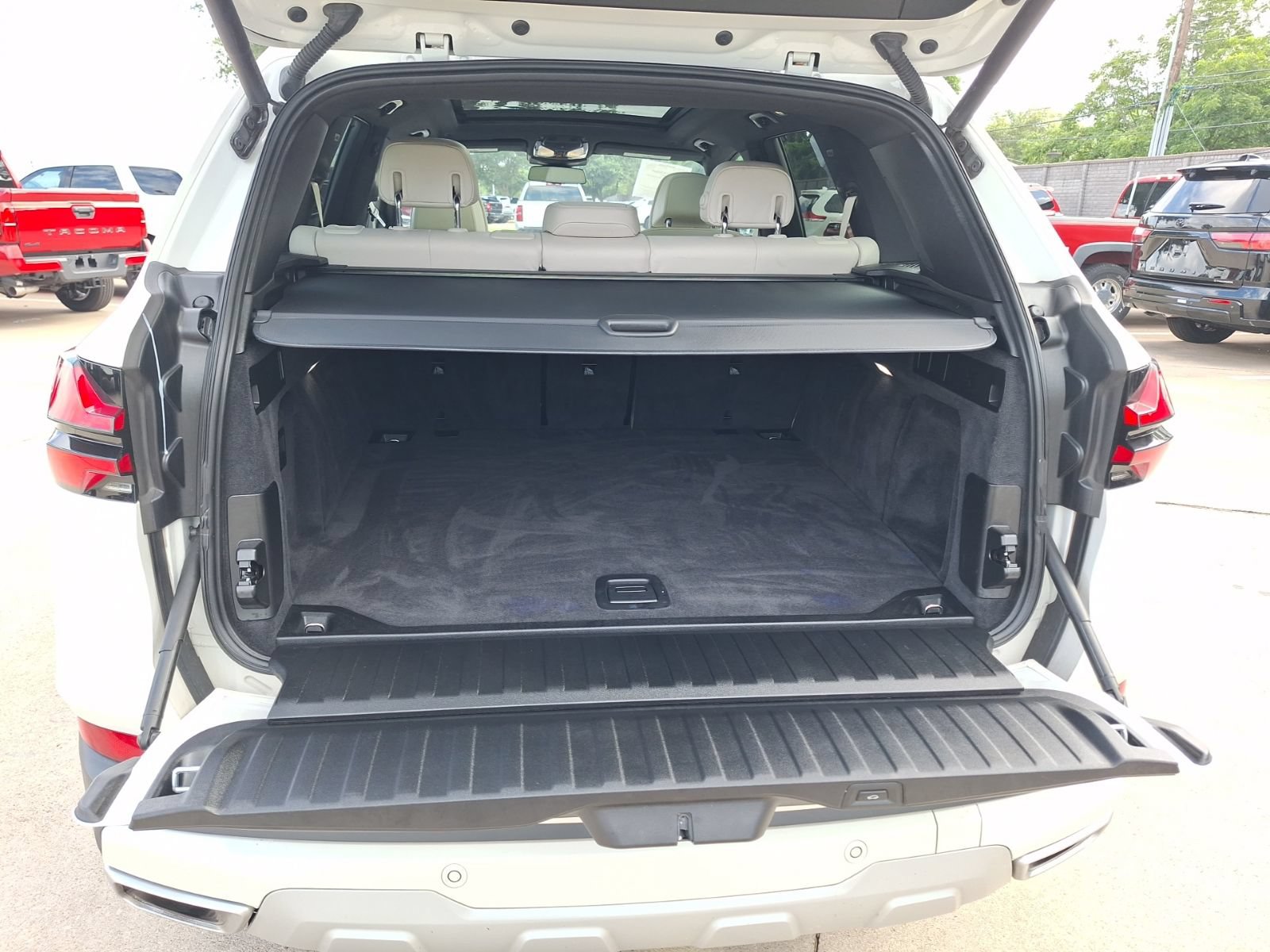 Used 2024 BMW X5 xDrive40i w/ Executive Package AWD/4WD image 39