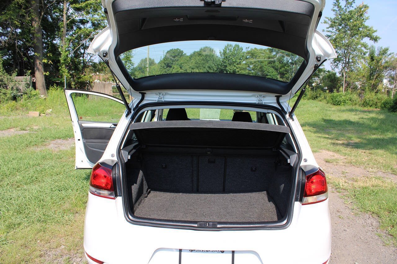Used 2011 Volkswagen Golf 4-Door FWD image 31