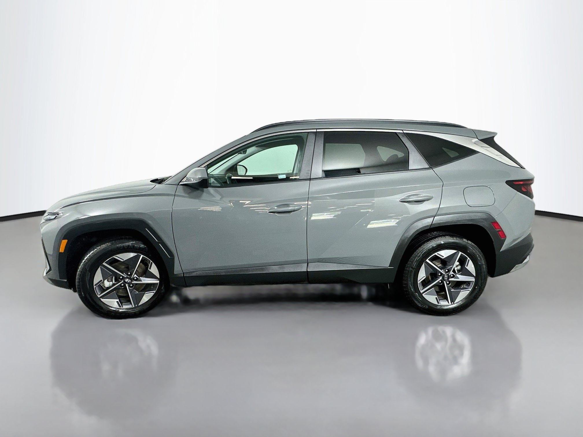 Certified 2025 Hyundai Tucson SEL AWD/4WD image 4