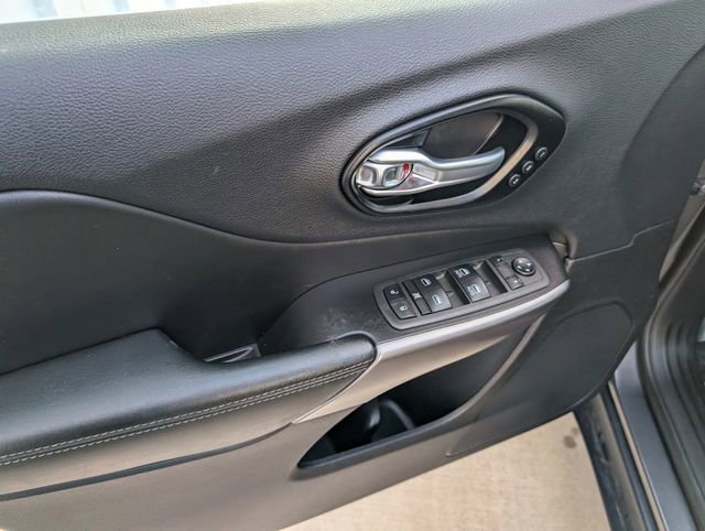 Used 2022 Jeep Cherokee Limited image 9