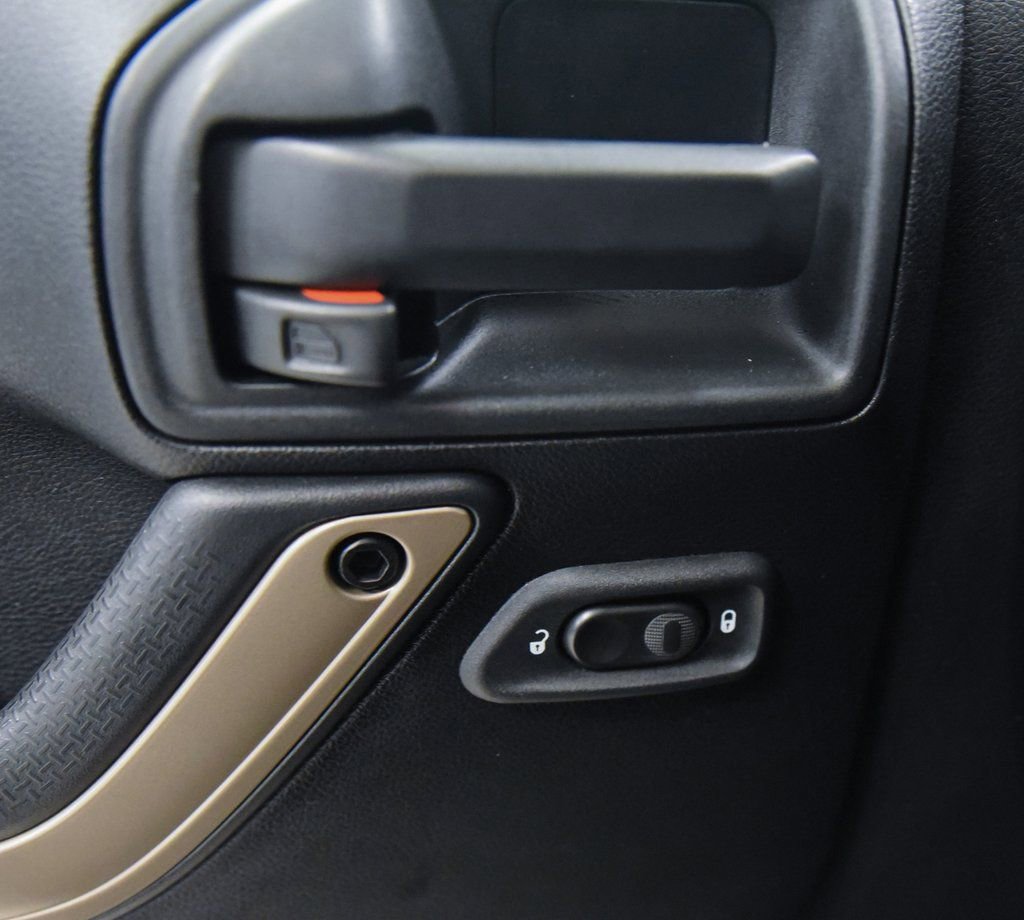 Used 2017 Jeep Wrangler Unlimited Sahara image 17