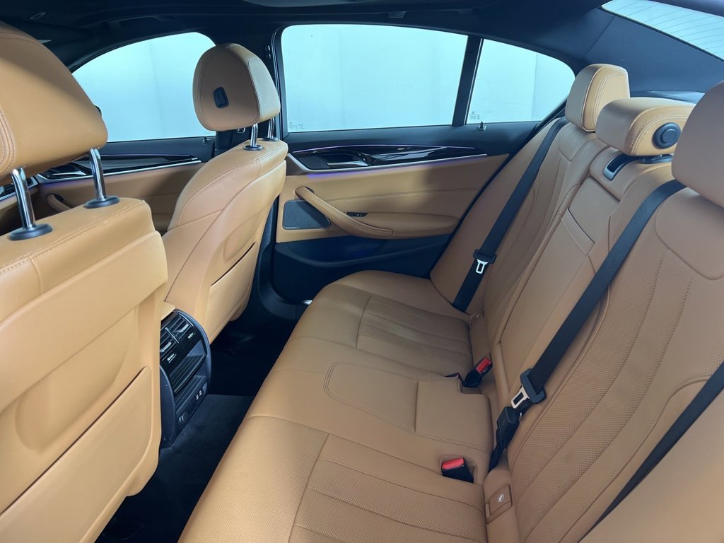 Used 2023 BMW 540i xDrive w/ Premium Package image 4