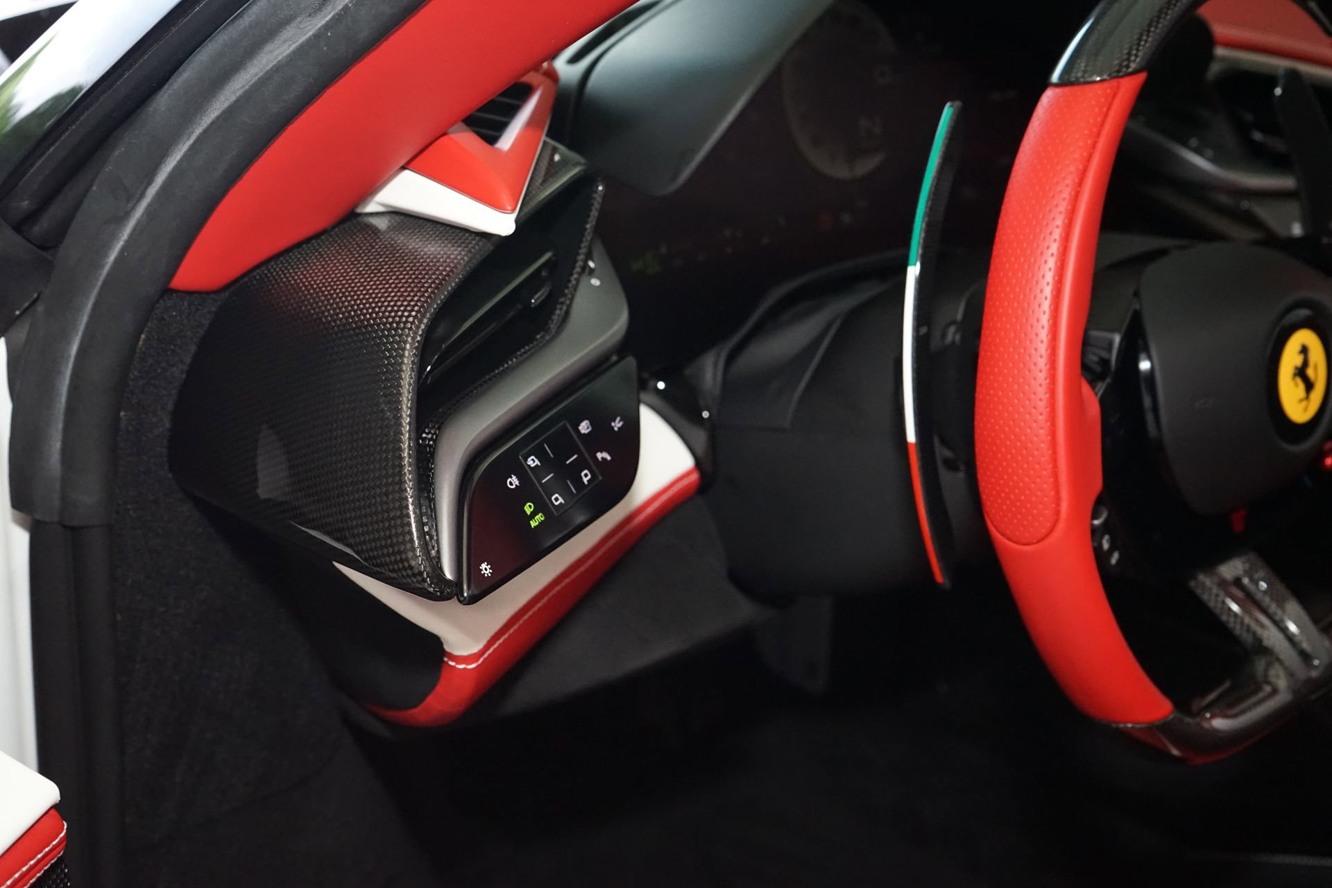 Used 2025 Ferrari SF90 Spider AWD/4WD image 32