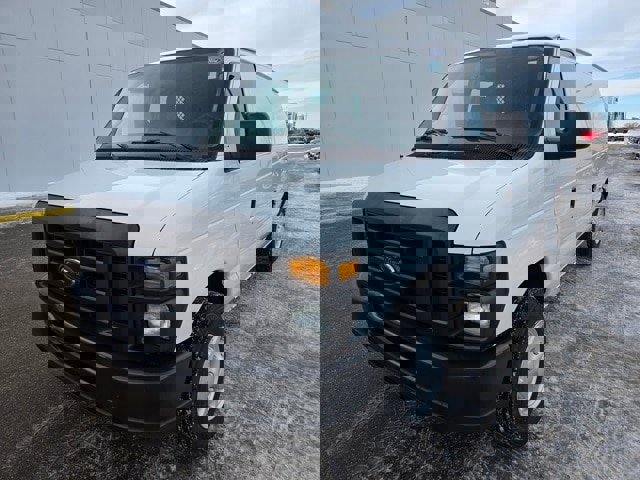 Used 2009 Ford E-150 and Econoline 150 Extended image 2