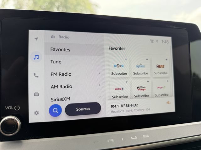 Used 2024 Toyota Prius XLE FWD image 18