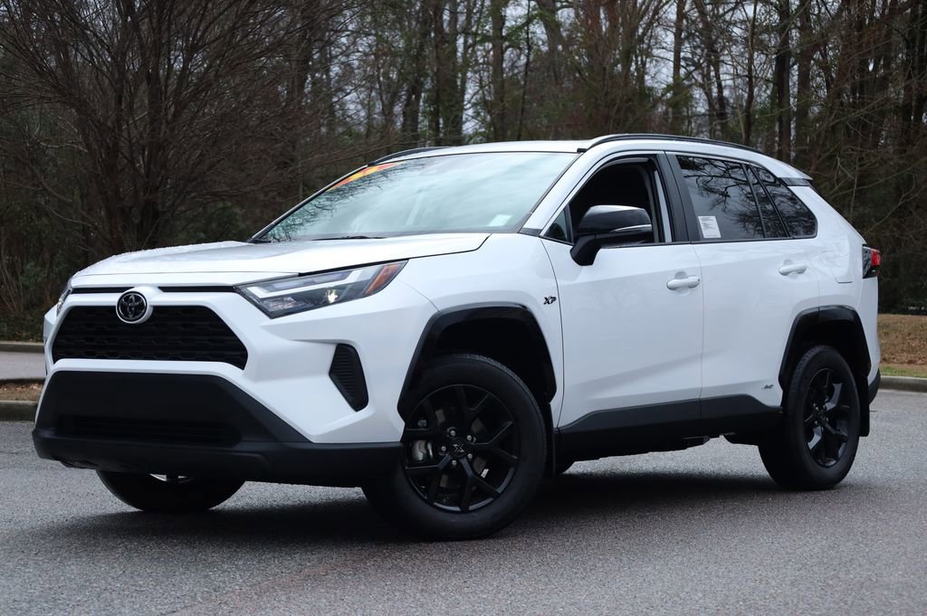 Used 2025 Toyota RAV4 XLE image 1