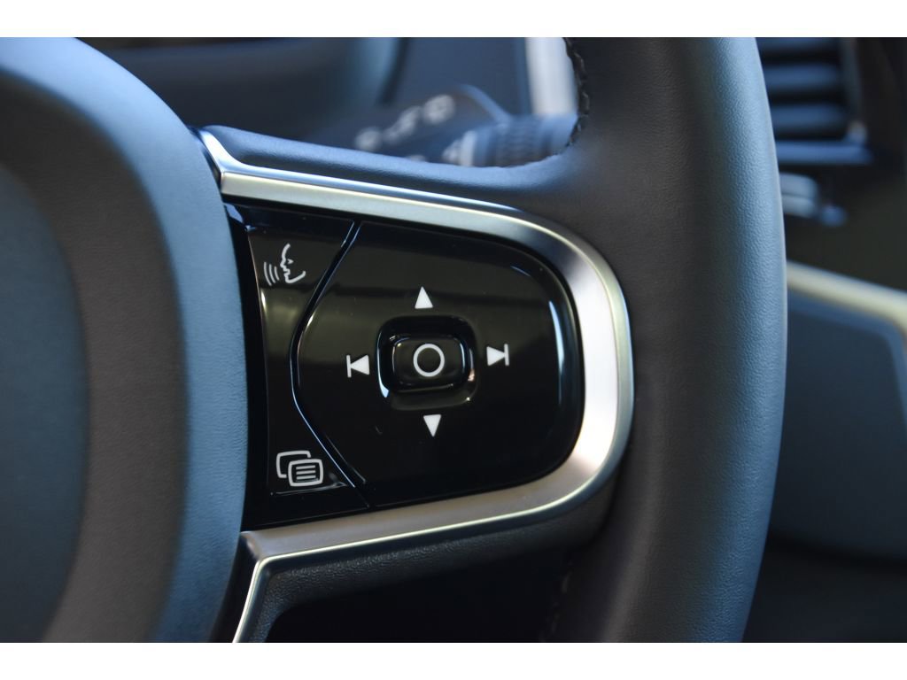 Certified 2024 Volvo XC90 B6 Plus image 34