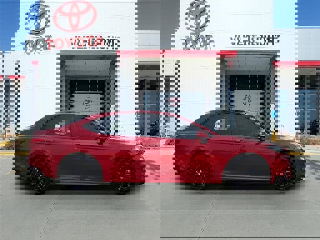 Used 2026 Toyota Camry SE image 7