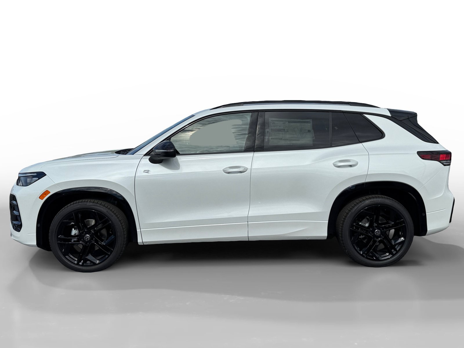 New 2026 Volkswagen Tiguan SE R-Line FWD image 2