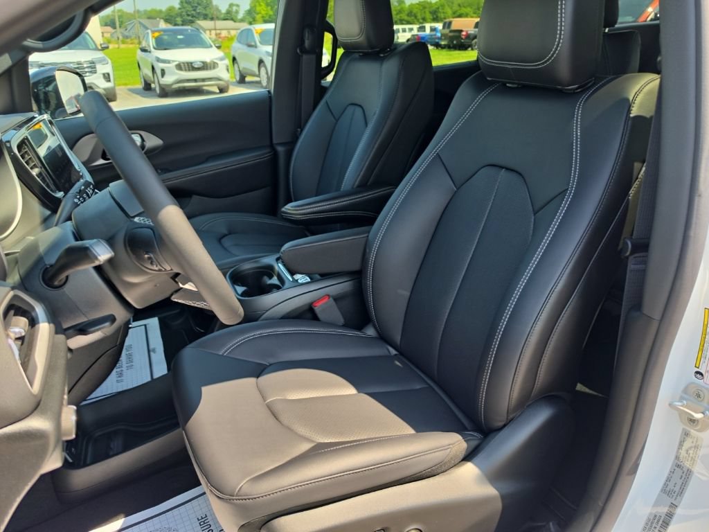 New 2027 Chrysler Pacifica LX FWD image 15