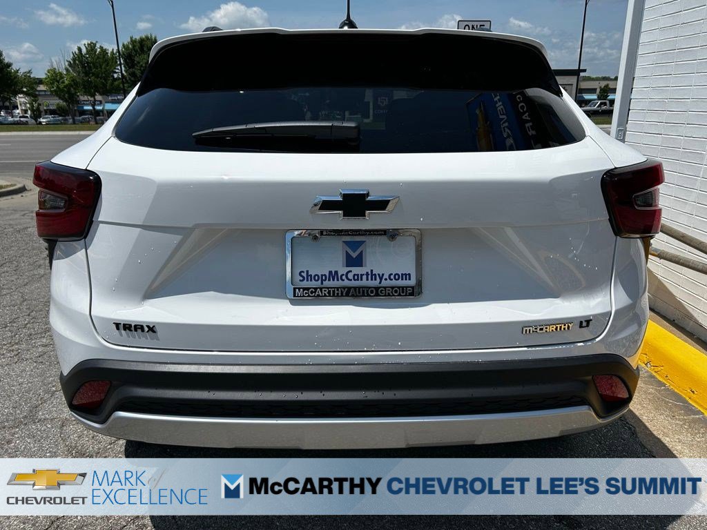 New 2026 Chevrolet Trax LT w/ LPO, Blackout Package FWD image 4