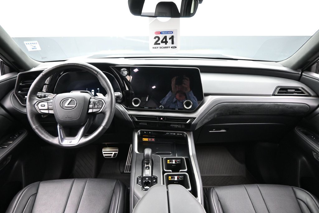 Used 2025 Lexus TX 500h AWD w/ Technology Package image 22