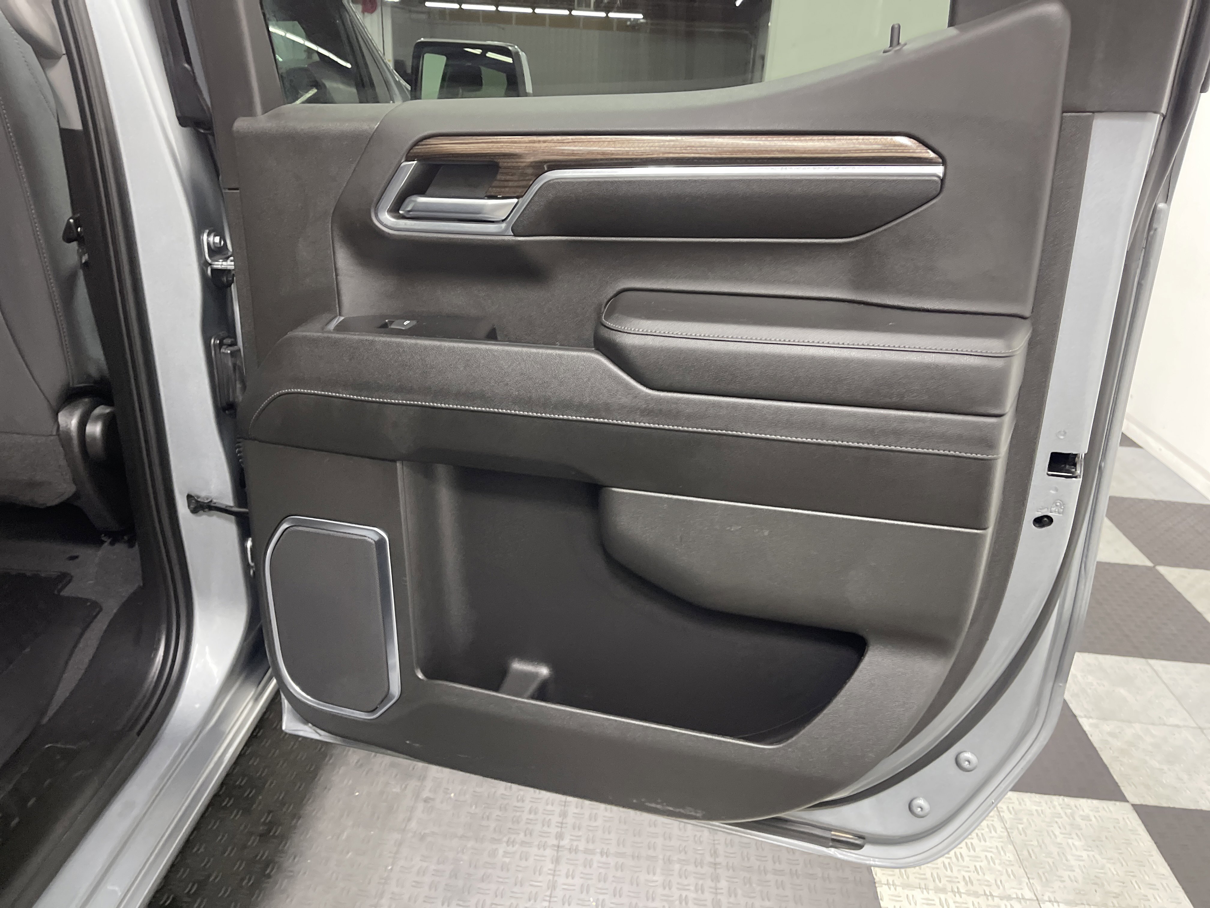Used 2023 Chevrolet Silverado 1500 LT AWD/4WD image 18