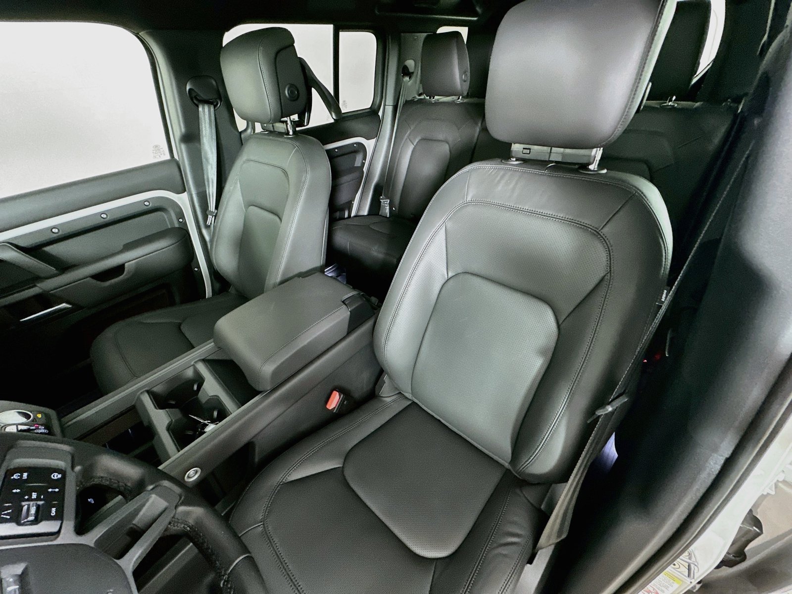 New 2026 Land Rover Defender 110 X-Dynamic SE AWD/4WD image 34